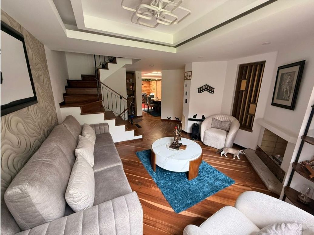 Casa de 3 alcobas en venta en Gratamira, Bogotá, 225 m² · foto 2 de 20