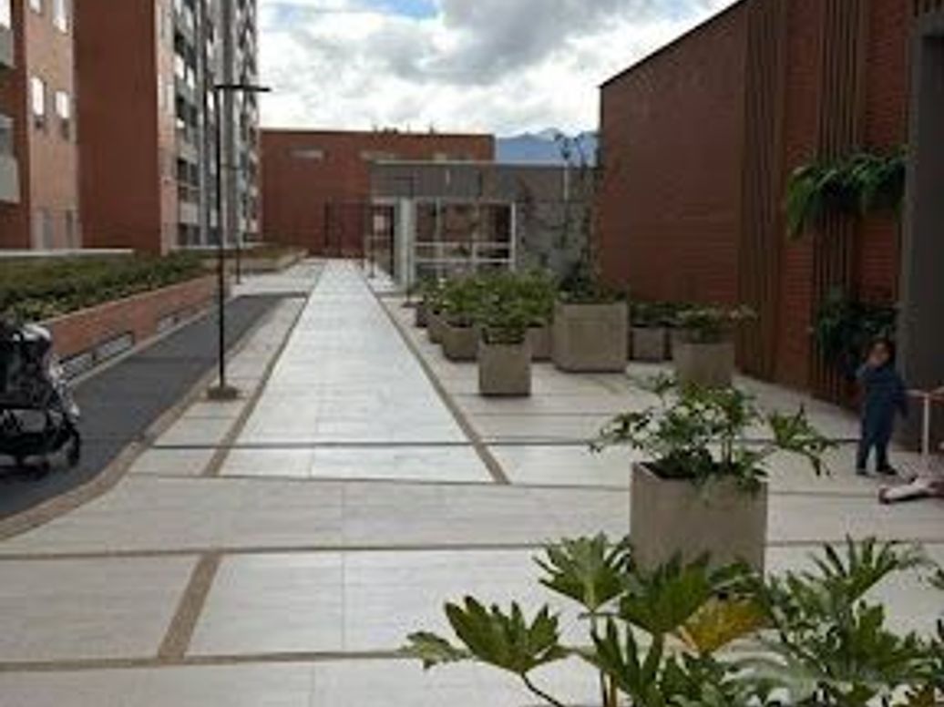 Apartamento de 3 alcobas en arriendo en Américas Central, Bogotá, 72 m² · foto 2 de 17