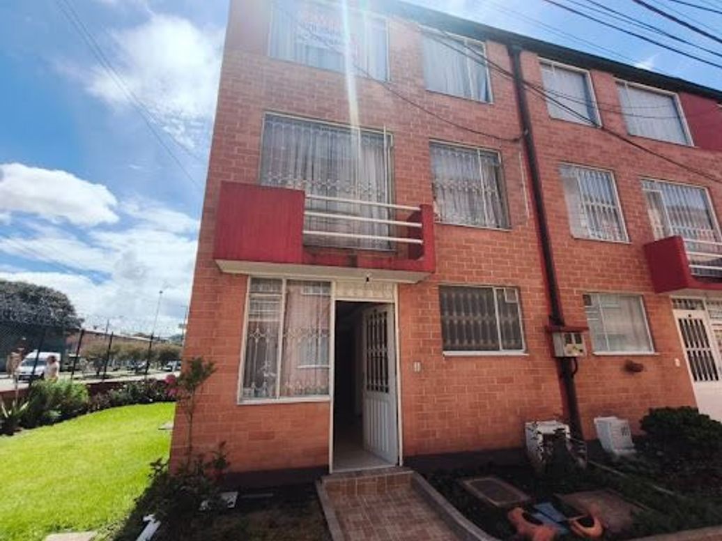 Casa de 3 alcobas en venta en Suba Centro, Bogotá, 84 m² · foto 2 de 20