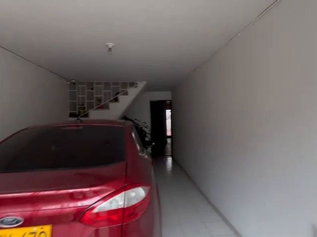 Casa de 5 alcobas en venta en Bellavista Occidental, Bogotá, 202 m² · foto 2 de 16