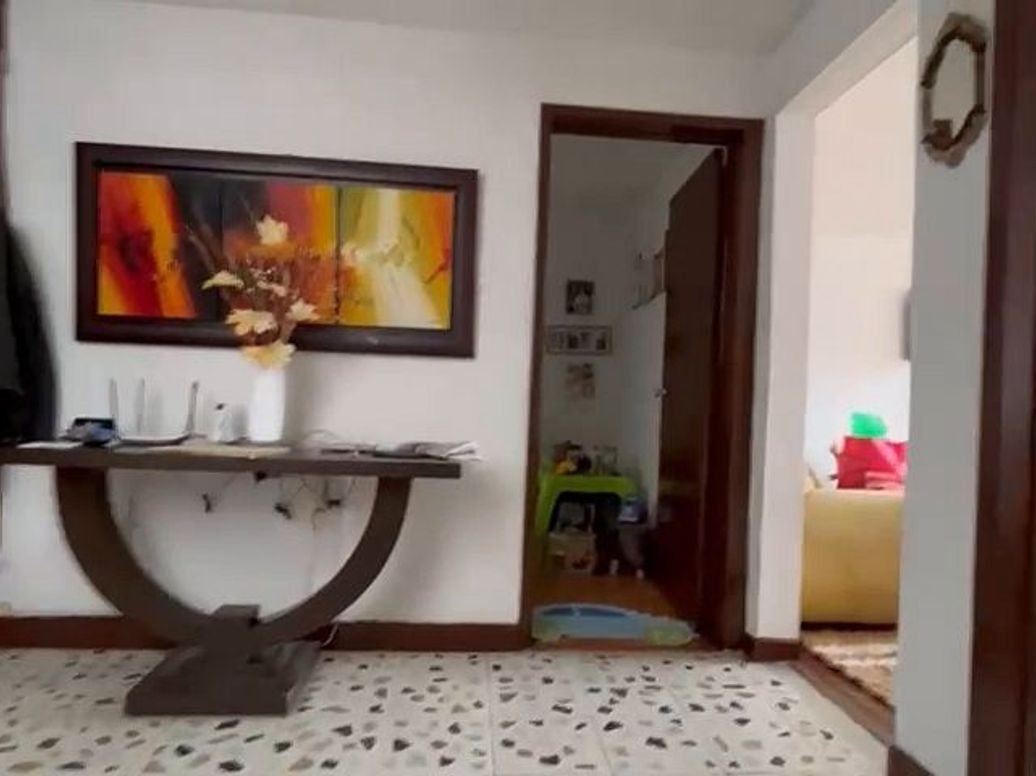 Casa de 5 alcobas en venta en Bellavista Occidental, Bogotá, 202 m² · foto 7 de 16