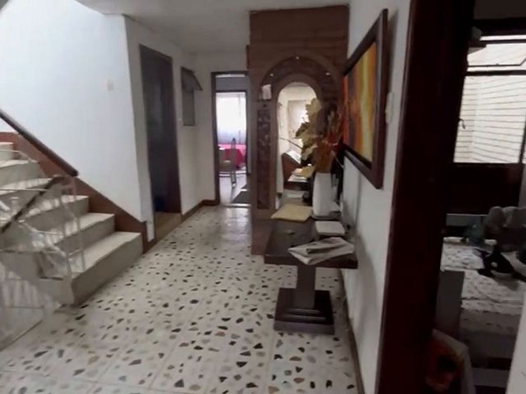 Casa de 5 alcobas en venta en Bellavista Occidental, Bogotá, 202 m² · foto 10 de 16