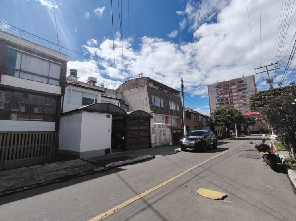 Casa de 5 alcobas en arriendo en Cedro Salazar, Bogotá, 151 m² · foto 2 de 20