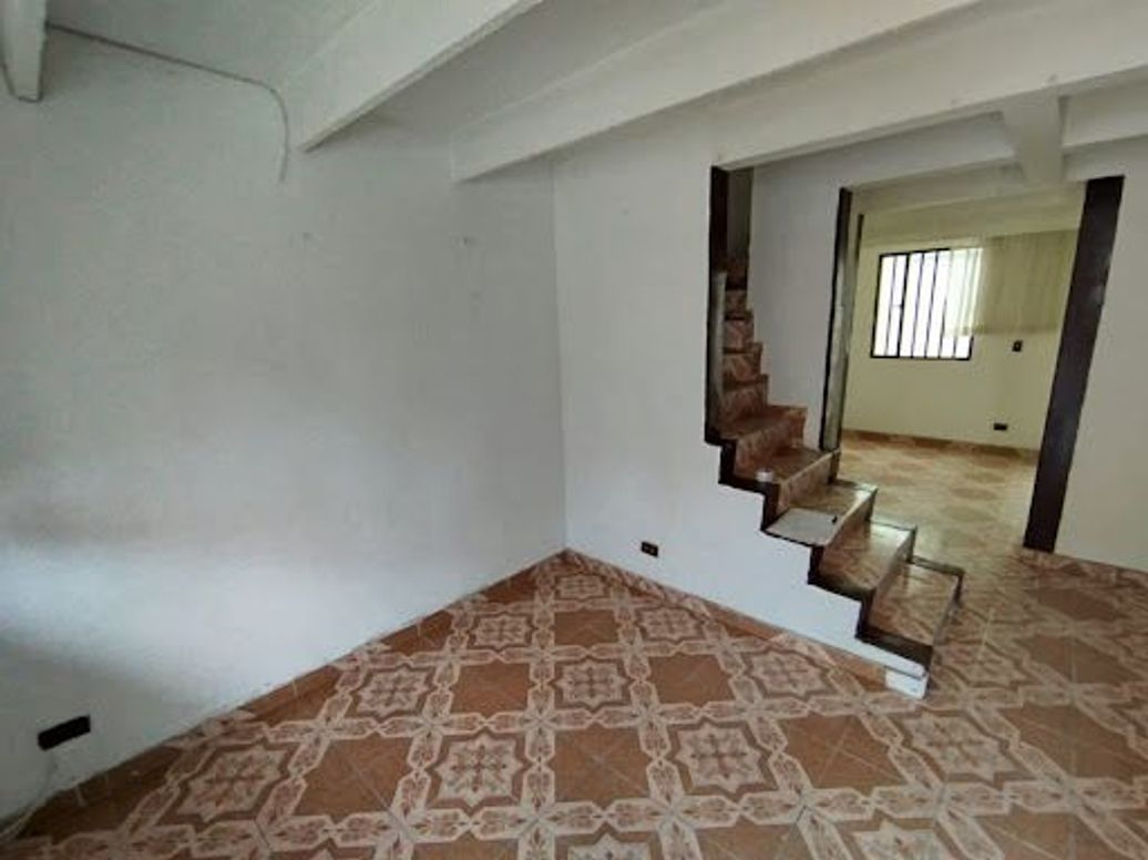 Casa de 4 alcobas en venta en Villas De Granada, Bogotá, 94 m² · foto 2 de 20