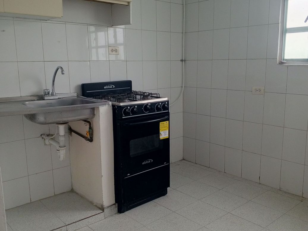 Apartamento de 2 alcobas en arriendo en Los Cerezos, Bogotá, 46 m² · foto 10 de 11