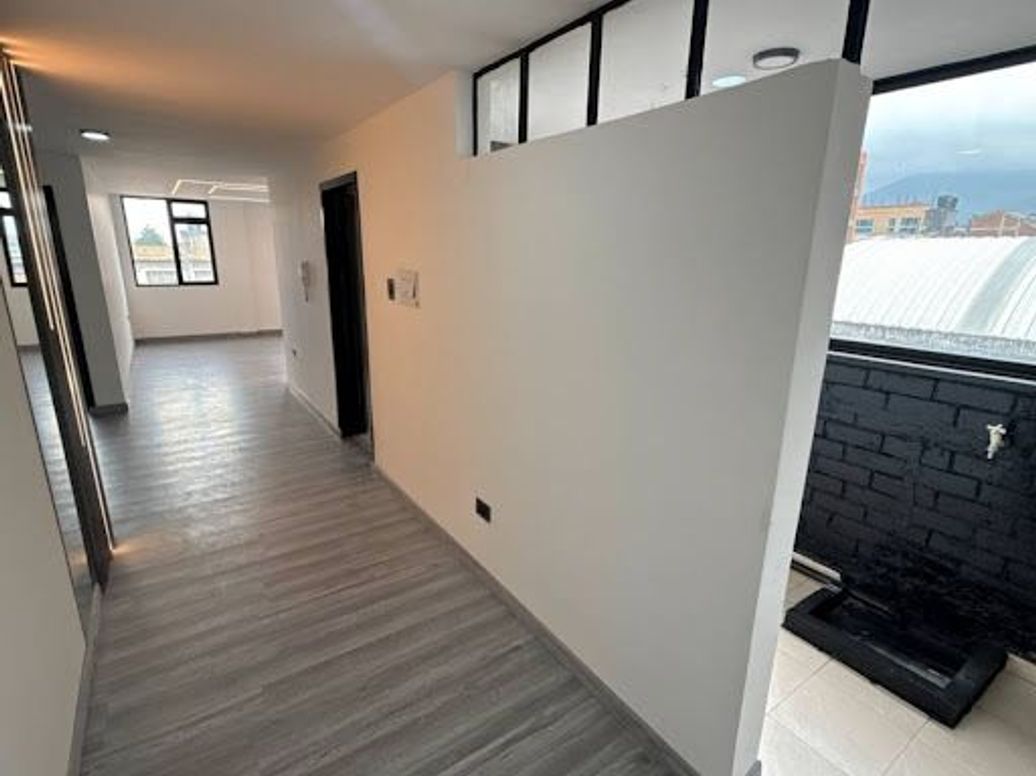Apartamento de 3 alcobas en venta en Quinta Mutis, Bogotá, 105 m² · foto 2 de 20