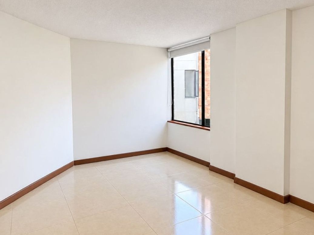 Apartamento de 2 alcobas en arriendo en Cedro Narvaez, Bogotá, 58 m² · foto 3 de 20