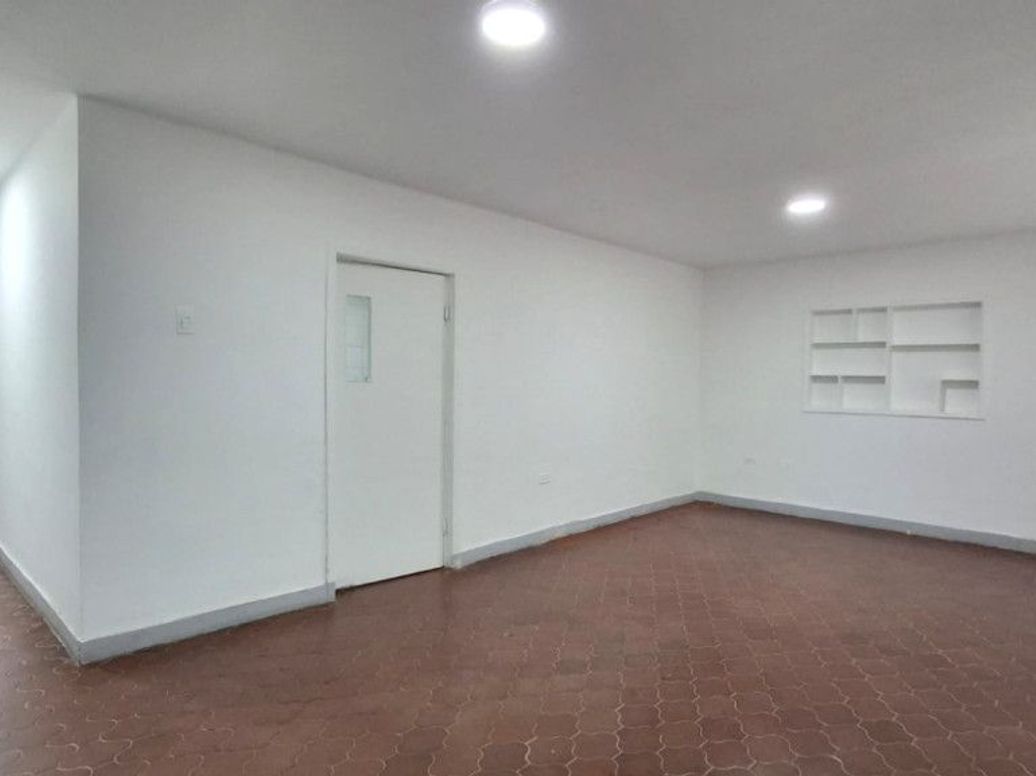 Apartamento de 3 alcobas en arriendo en Ub. Carvajal, Bogotá, 150 m² · foto 2 de 16