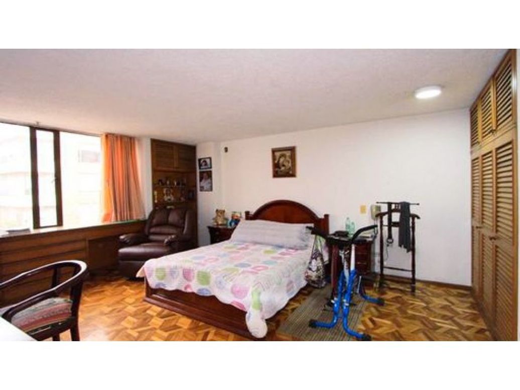 Apartamento de 5 alcobas en venta en San Patricio, Bogotá, 230 m² · foto 14 de 16