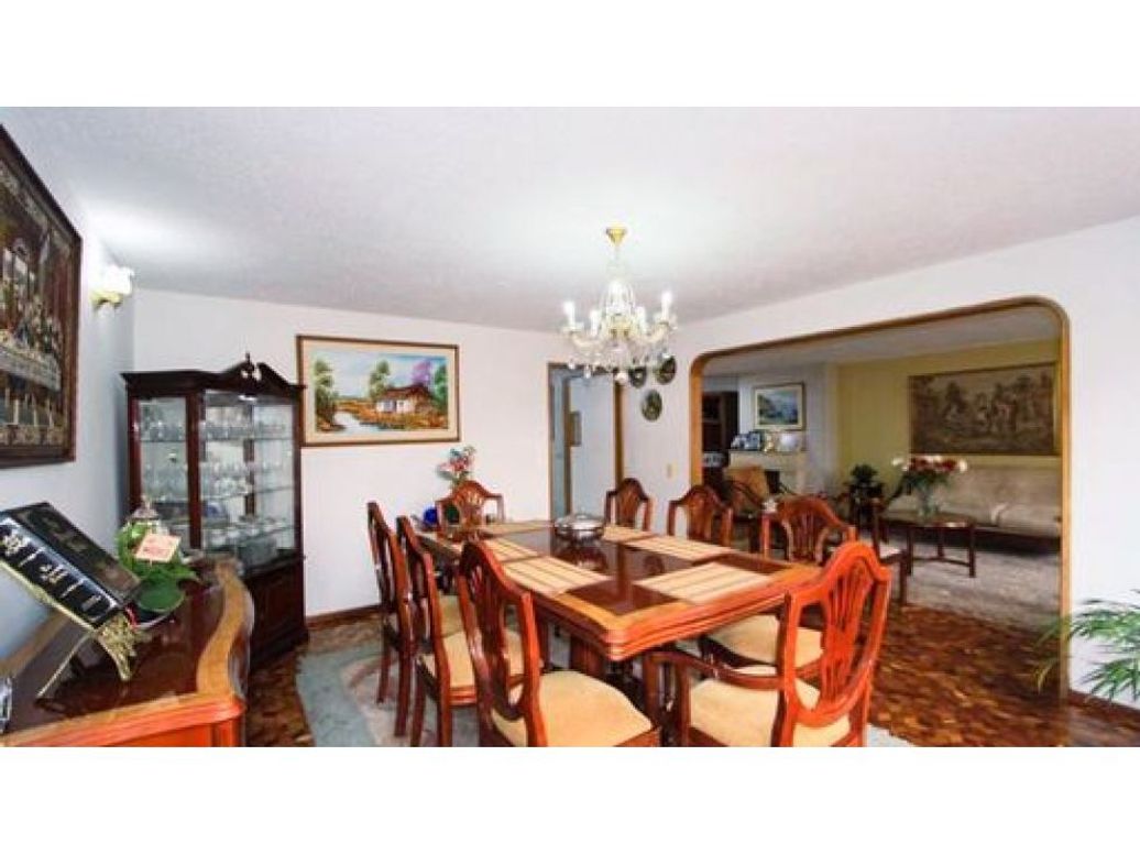 Apartamento de 5 alcobas en venta en San Patricio, Bogotá, 230 m² · foto 4 de 16