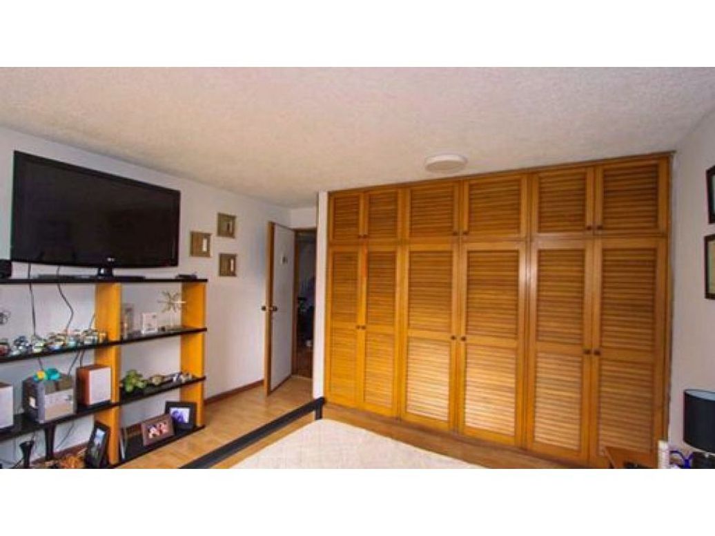 Apartamento de 5 alcobas en venta en San Patricio, Bogotá, 230 m² · foto 11 de 16