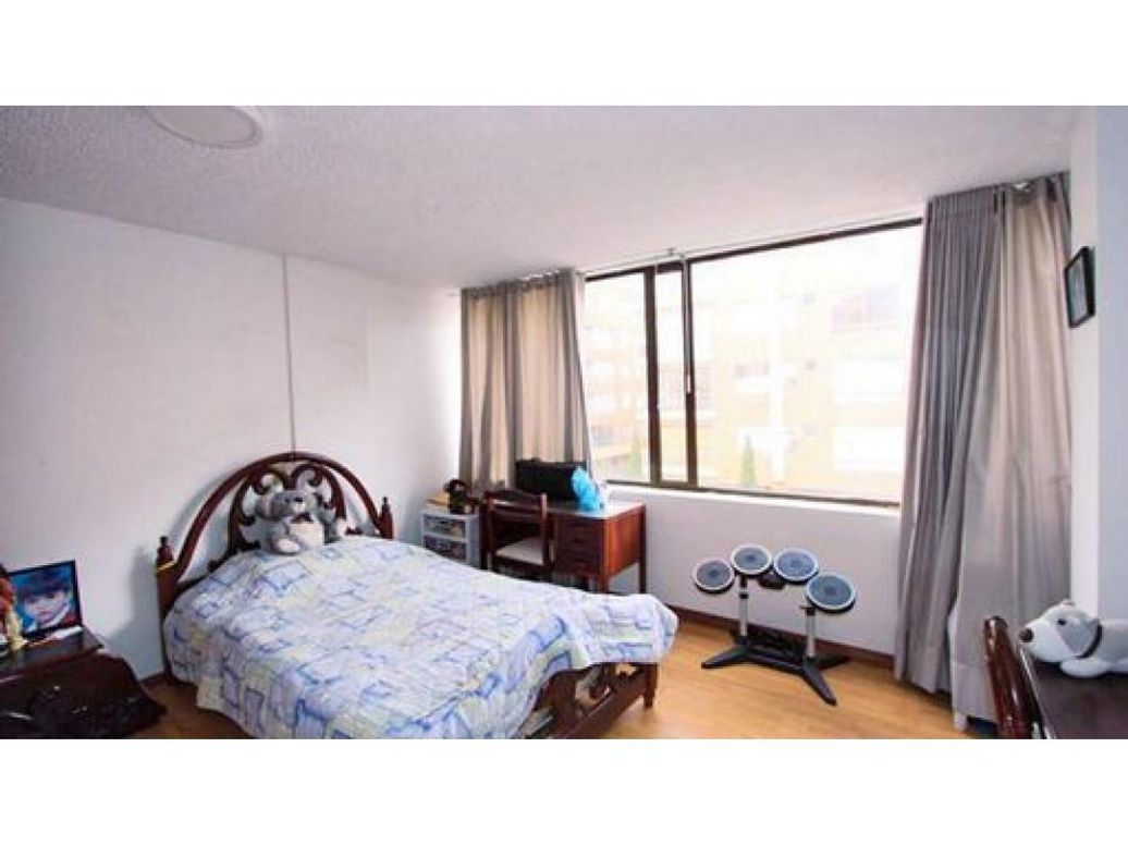 Apartamento de 5 alcobas en venta en San Patricio, Bogotá, 230 m² · foto 13 de 16