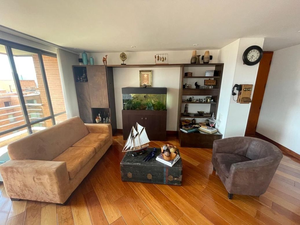 Apartamento de 3 alcobas en venta en El Plan, Bogotá, 205 m² · foto 2 de 20