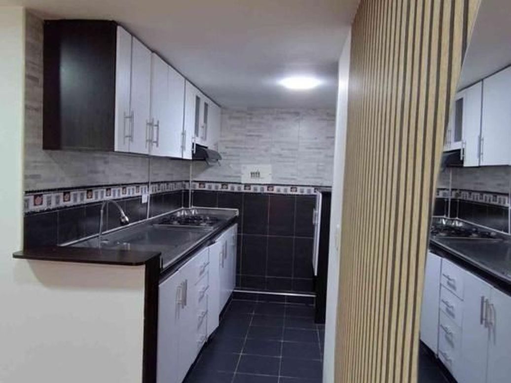 Apartamento de 2 alcobas en venta en Campo Alegre, Bogotá, 38 m² · foto 2 de 20