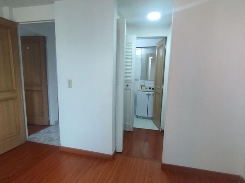 Apartamento de 3 alcobas en venta en Rafael Núñez, Bogotá, 75 m² · foto 11 de 19
