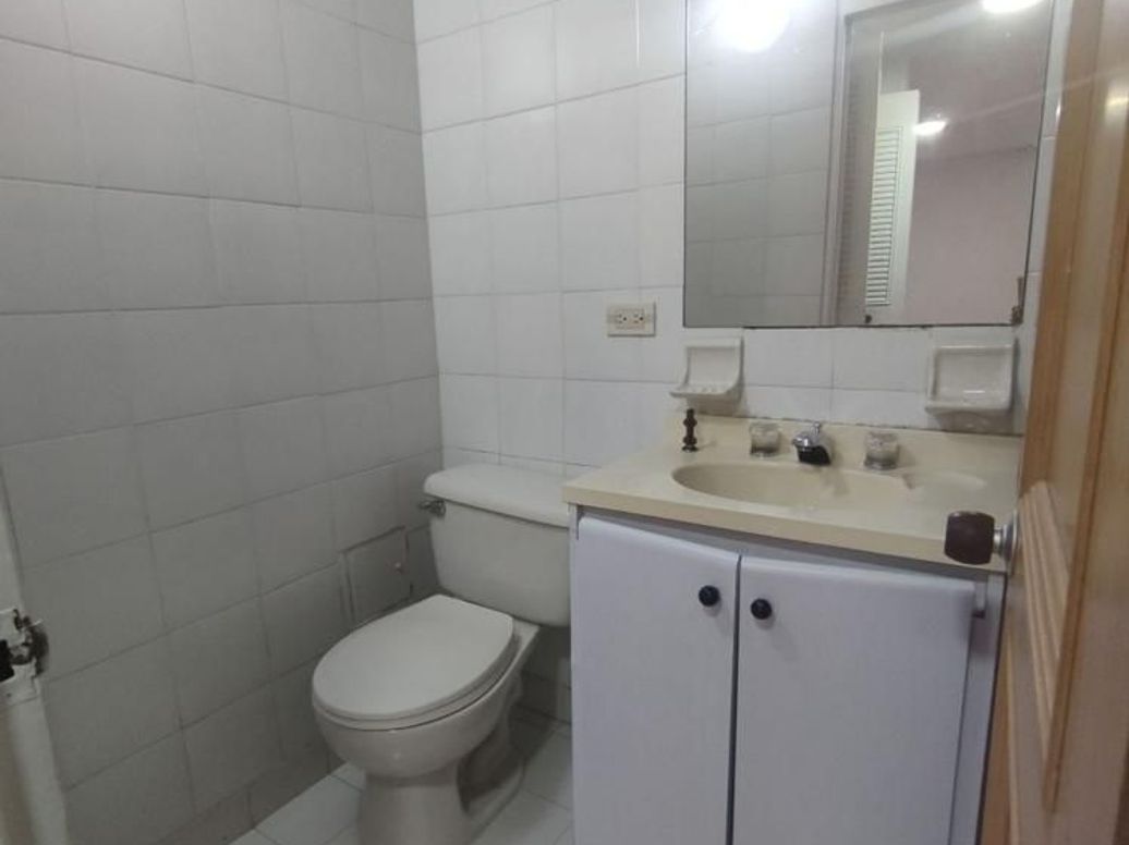 Apartamento de 3 alcobas en venta en Rafael Núñez, Bogotá, 75 m² · foto 13 de 19