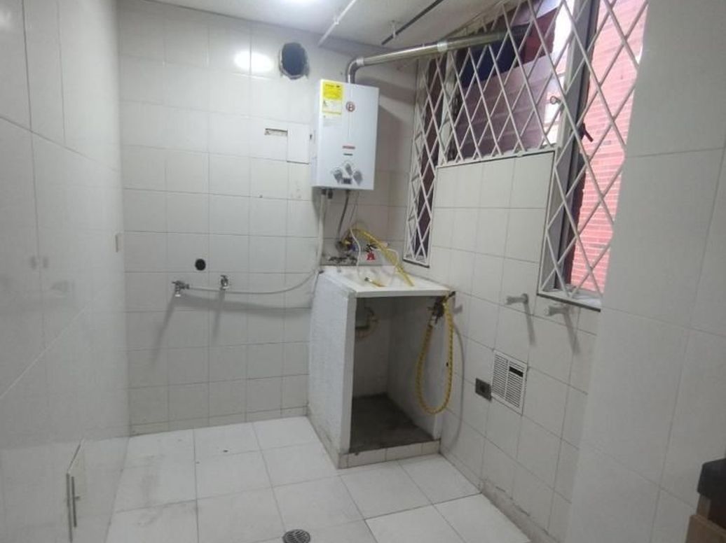 Apartamento de 3 alcobas en venta en Rafael Núñez, Bogotá, 75 m² · foto 4 de 19