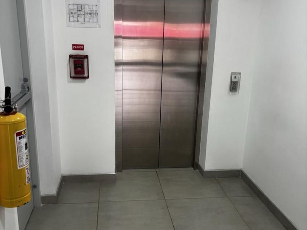 Apartamento de 1 alcoba en venta en Cedro Bolívar, Bogotá, 31 m² · foto 2 de 15