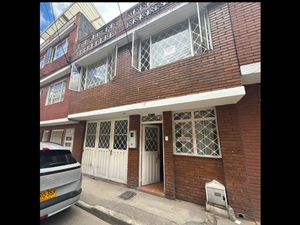 Casa de 5 alcobas en venta en El Carmen, Bogotá, 216 m² · foto 3 de 20