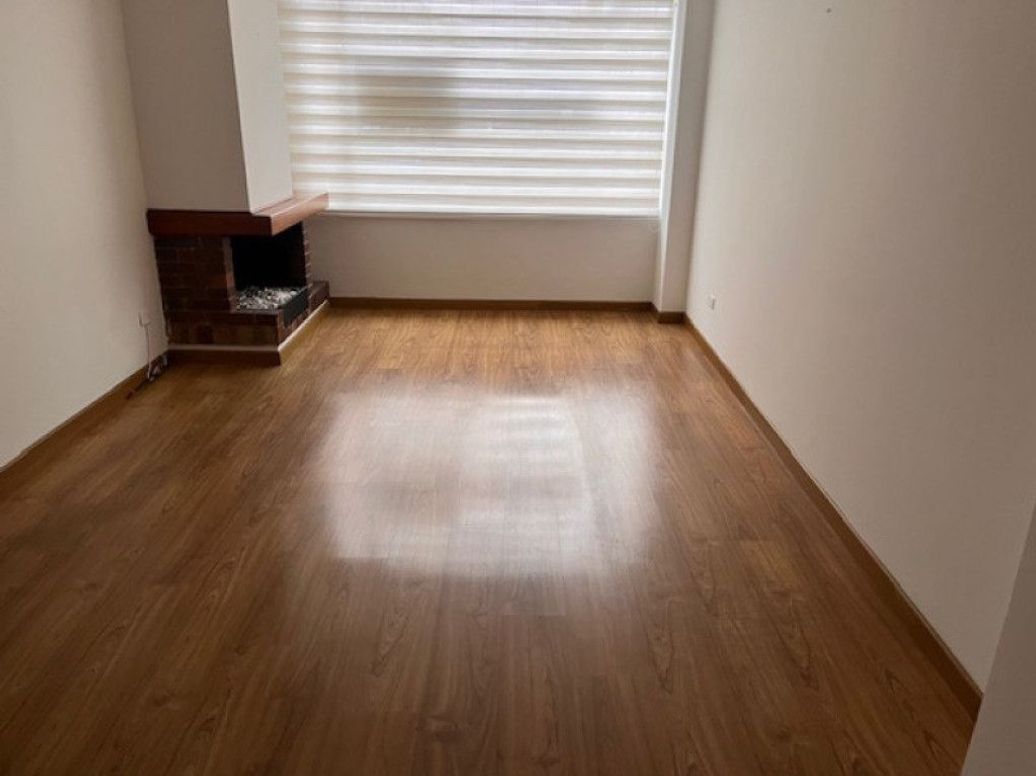 Apartamento de 3 alcobas en venta en Santa Barbara Central, Bogotá, 94 m² · foto 2 de 20