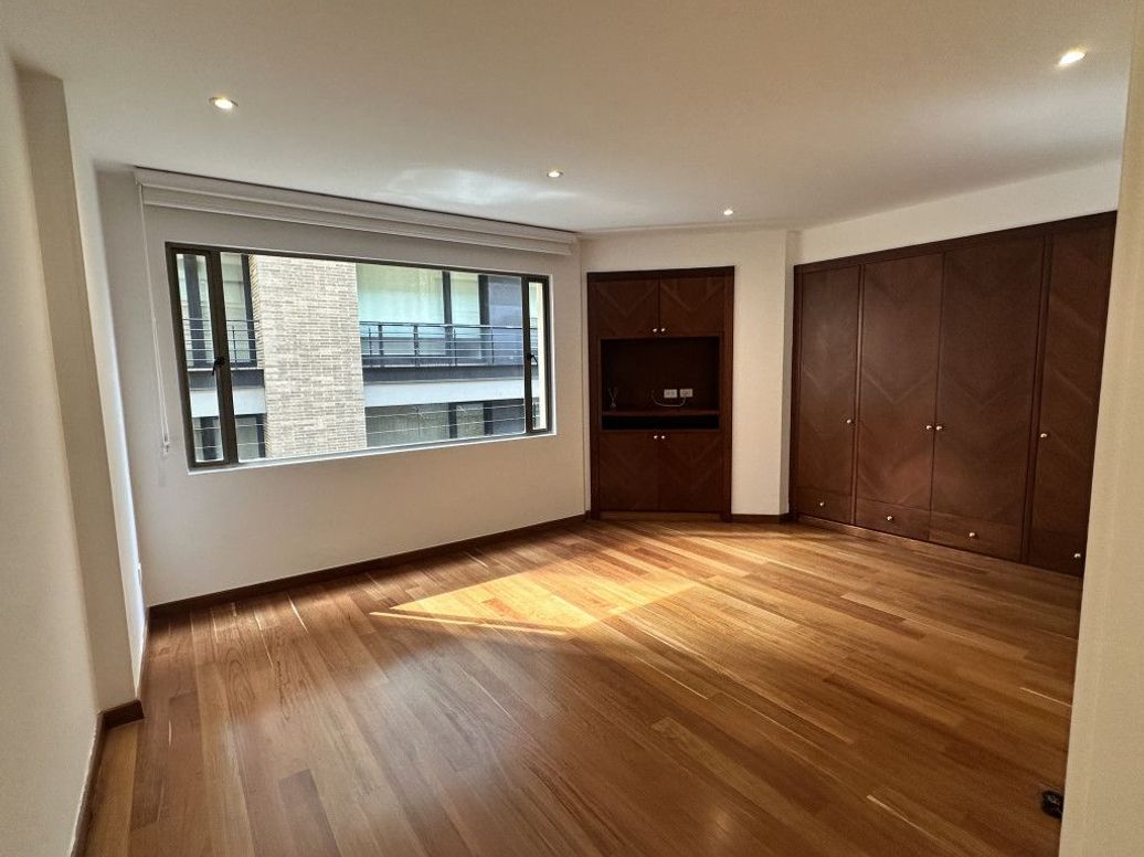 Apartamento de 3 alcobas en arriendo en Chicó Norte, Bogotá, 221 m² · foto 5 de 9