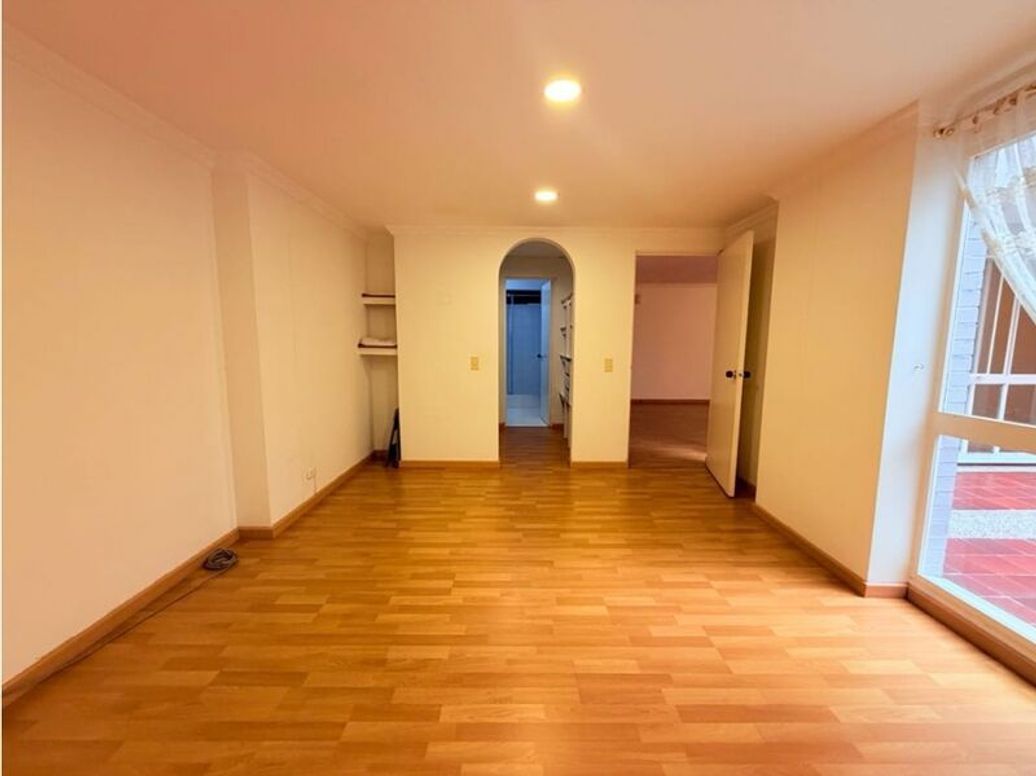 Apartaestudio en venta en Los Cedritos, Bogotá, 72 m² · foto 3 de 12