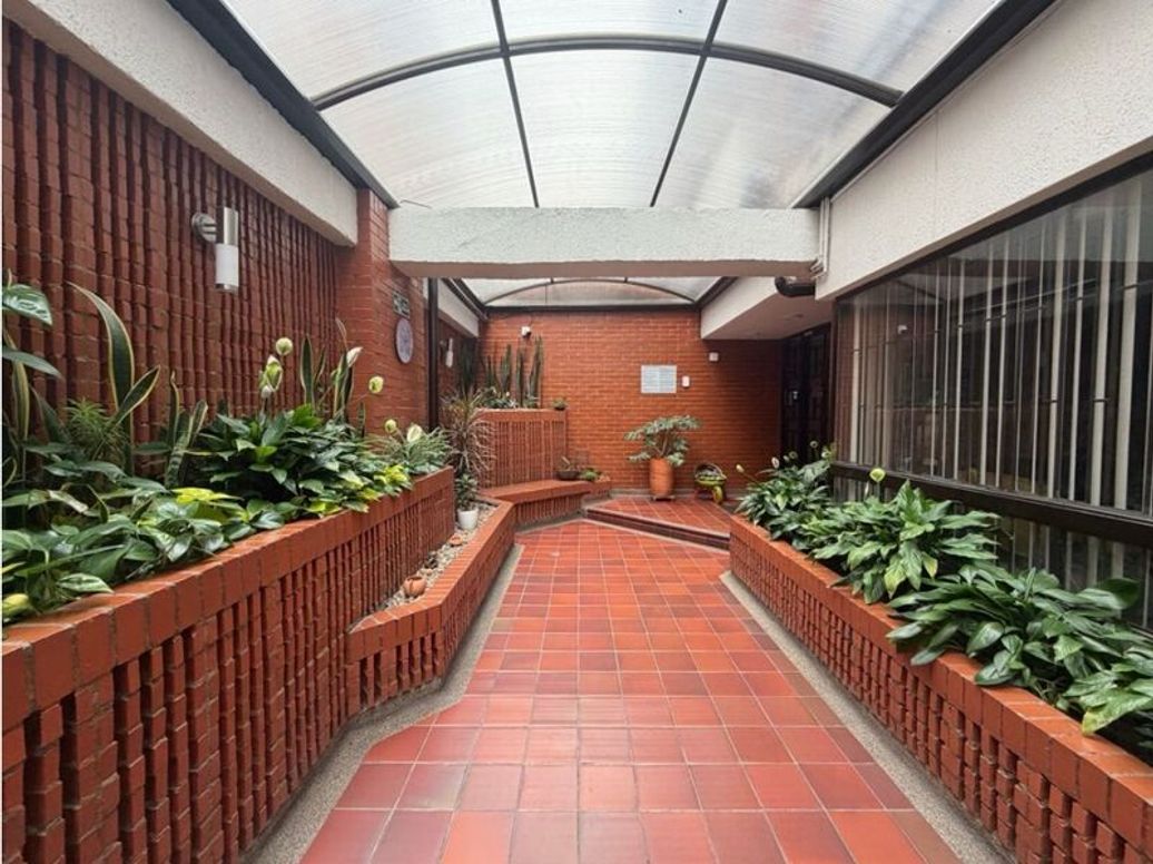 Apartaestudio en venta en Los Cedritos, Bogotá, 72 m² · foto 2 de 12