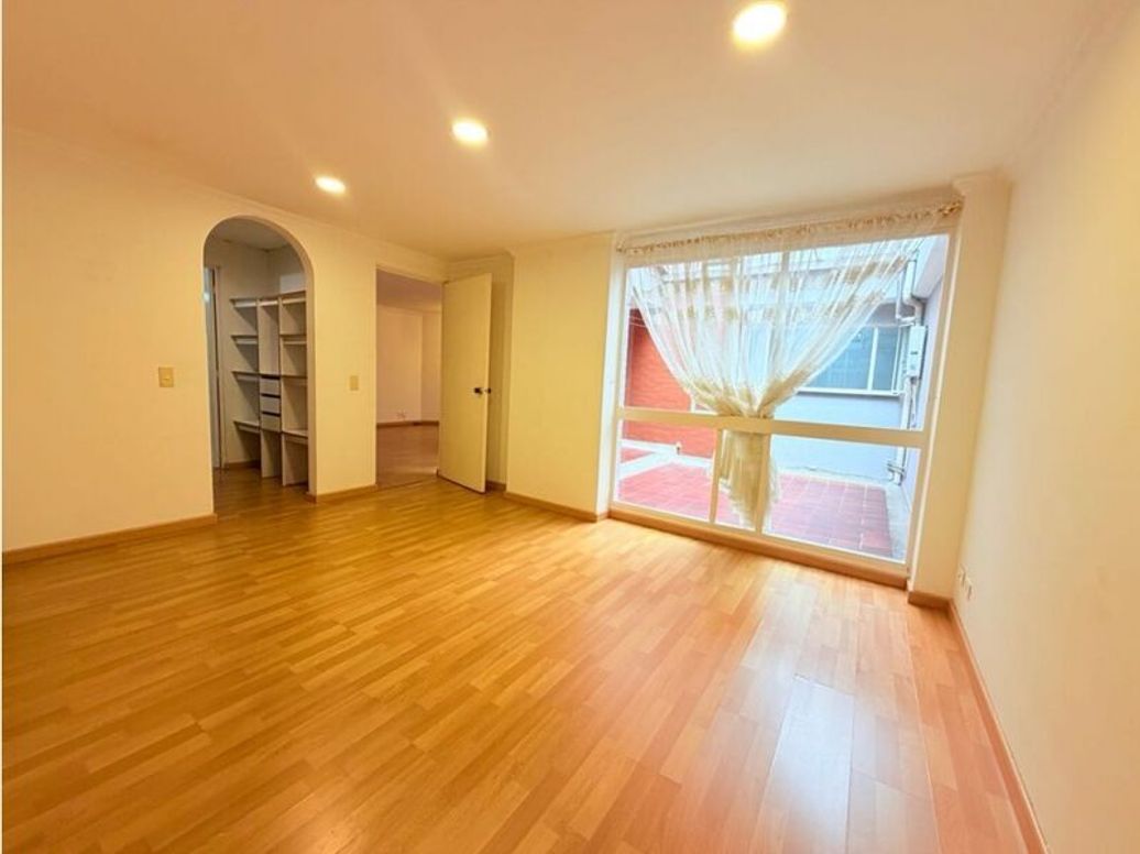 Apartaestudio en venta en Los Cedritos, Bogotá, 72 m² · foto 9 de 12