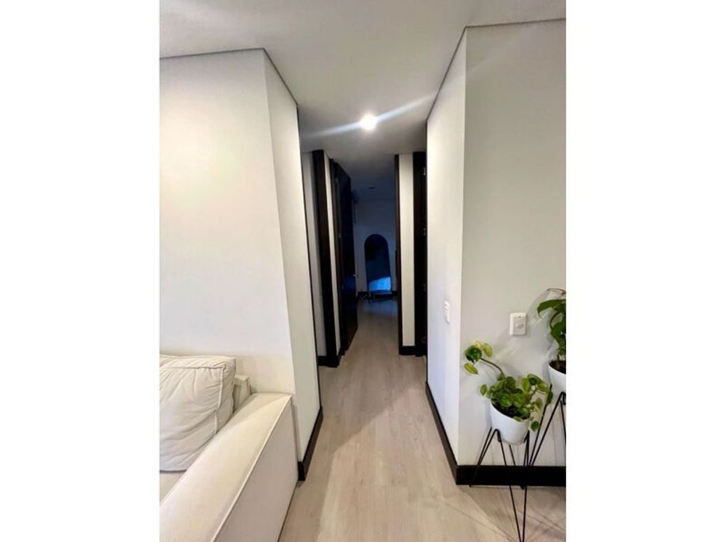 Apartamento de 2 alcobas en venta en Los Cedros Oriental, Bogotá, 77 m² · foto 6 de 12