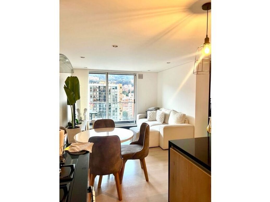 Apartamento de 2 alcobas en venta en Los Cedros Oriental, Bogotá, 77 m² · foto 2 de 12