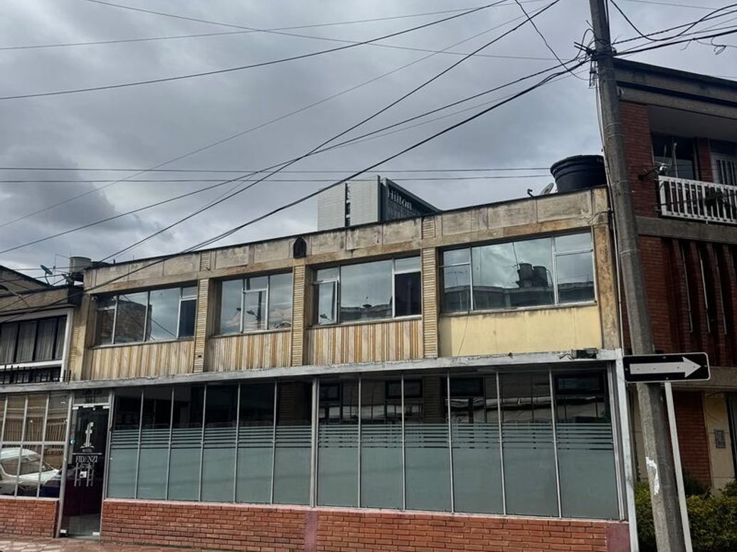 Casa de 16 alcobas en venta en Quinta Paredes, Bogotá, 439 m² · foto 10 de 18