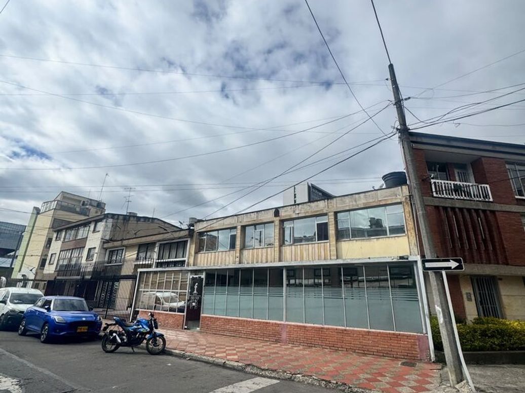 Casa de 16 alcobas en venta en Quinta Paredes, Bogotá, 439 m² · foto 11 de 18