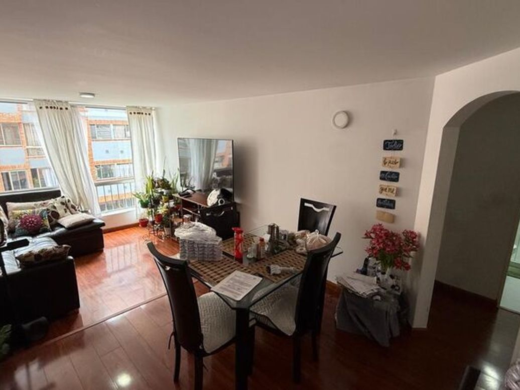 Apartamento de 3 alcobas en venta en Casa Blanca, Bogotá, 80 m² · foto 2 de 8