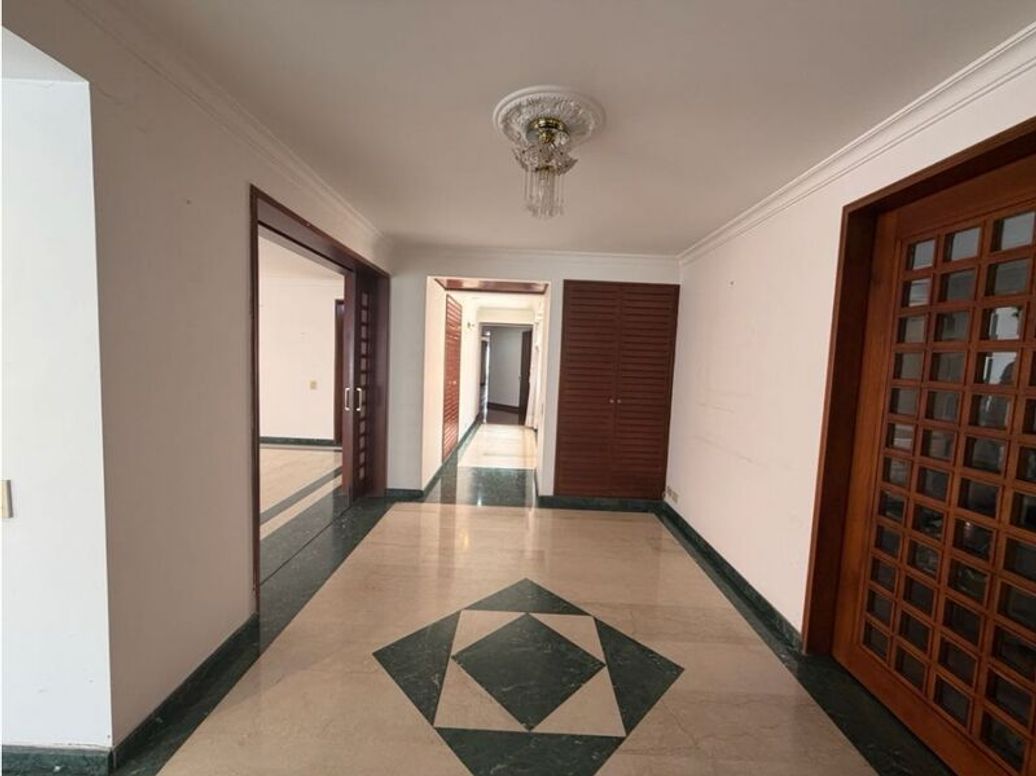 Apartamento de 4 alcobas en venta en San Patricio, Bogotá · foto 2 de 20