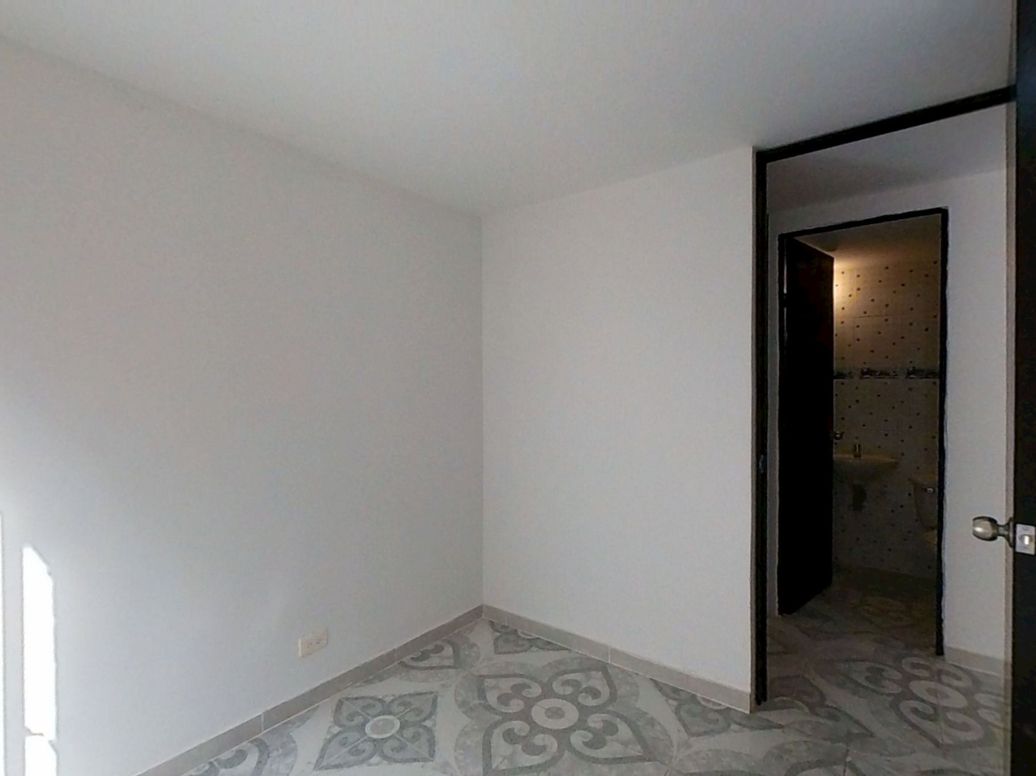 Apartamento de 2 alcobas en venta en Centro Usme, Bogotá, 38 m² · foto 3 de 16
