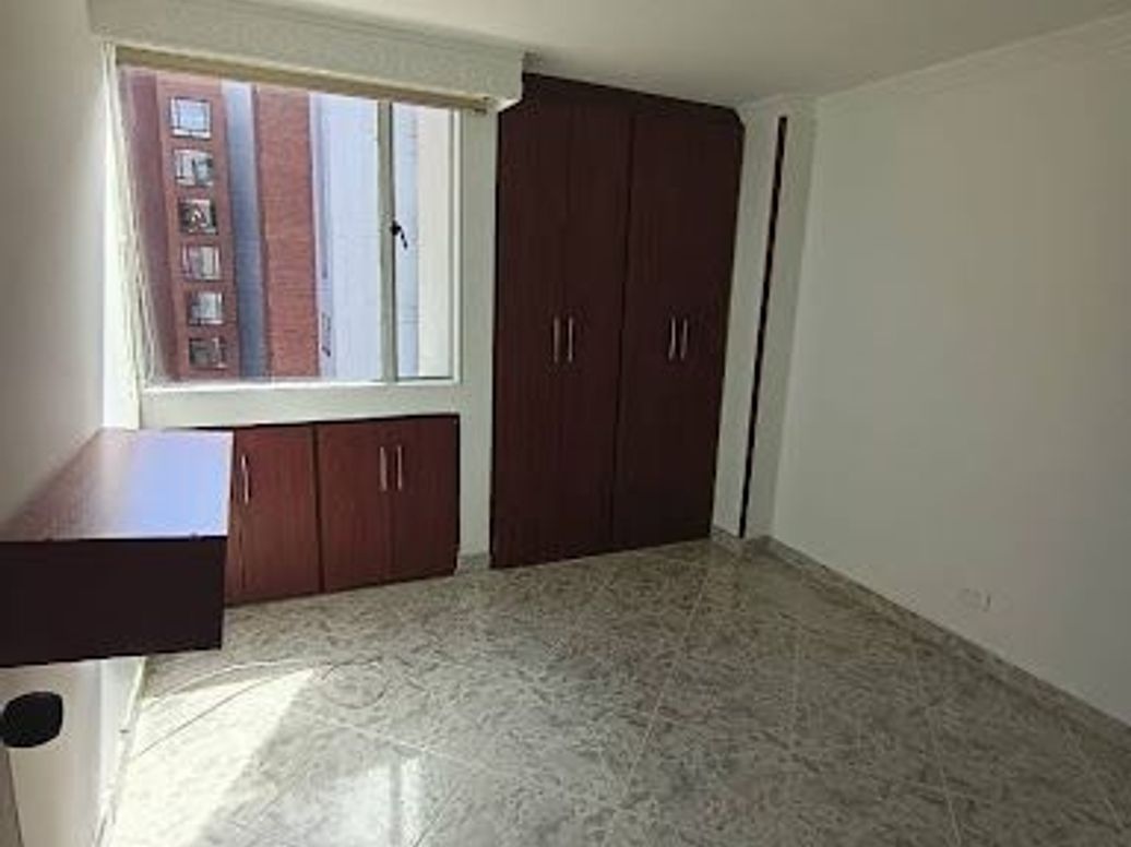 Apartamento de 3 alcobas en arriendo en Rafael Núñez, Bogotá, 82 m² · foto 4 de 14