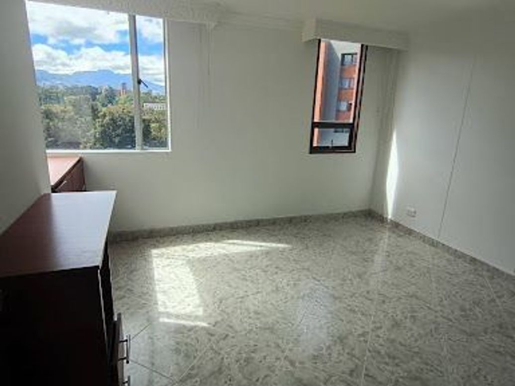 Apartamento de 3 alcobas en arriendo en Rafael Núñez, Bogotá, 82 m² · foto 3 de 14