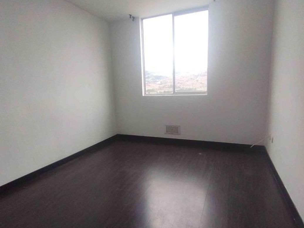Apartamento de 3 alcobas en venta en Cr Molinos Del Milenio, Bogotá, 56 m² · foto 8 de 13