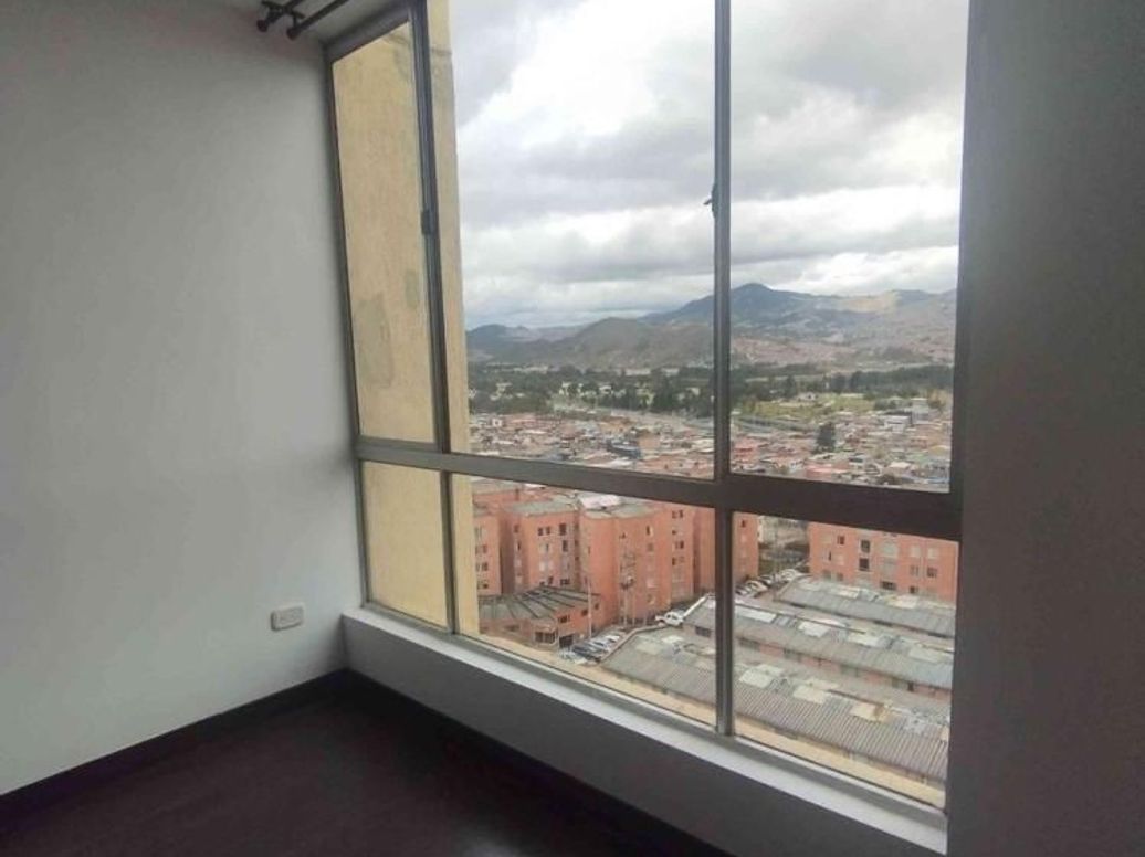 Apartamento de 3 alcobas en venta en Cr Molinos Del Milenio, Bogotá, 56 m² · foto 2 de 13