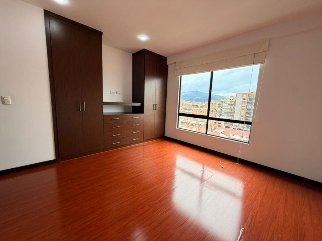 Apartamento de 3 alcobas en arriendo en Caobos Salazar, Bogotá, 100 m² · foto 10 de 20