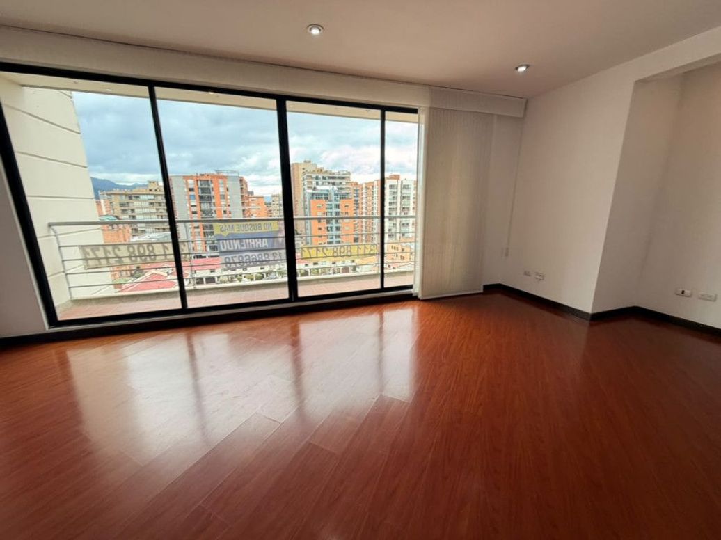 Apartamento de 3 alcobas en arriendo en Caobos Salazar, Bogotá, 100 m² · foto 3 de 20