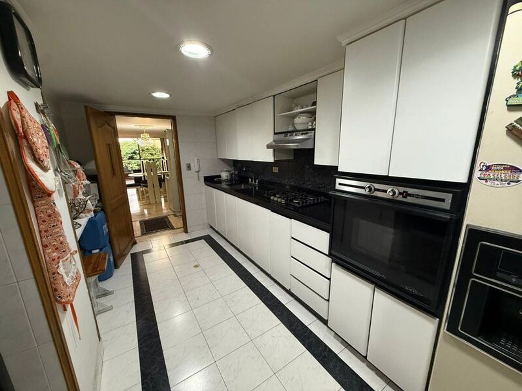 Apartamento de 4 alcobas en venta en Club De Los Lagartos, Bogotá, 154 m² · foto 4 de 14