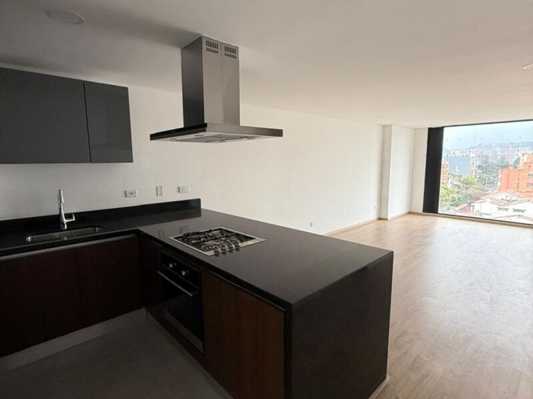 Apartamento de 2 alcobas en venta en Los Cedritos, Bogotá, 85 m² · foto 2 de 14