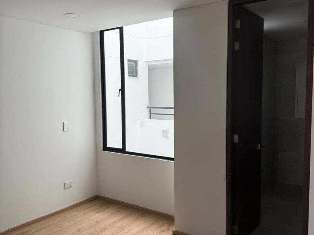 Apartamento de 2 alcobas en venta en Los Cedritos, Bogotá, 85 m² · foto 8 de 14