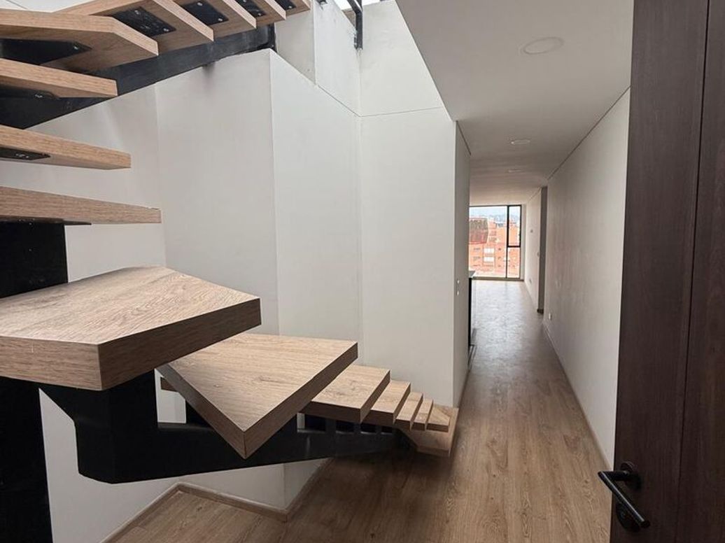 Apartamento de 2 alcobas en venta en Los Cedritos, Bogotá, 85 m² · foto 3 de 14