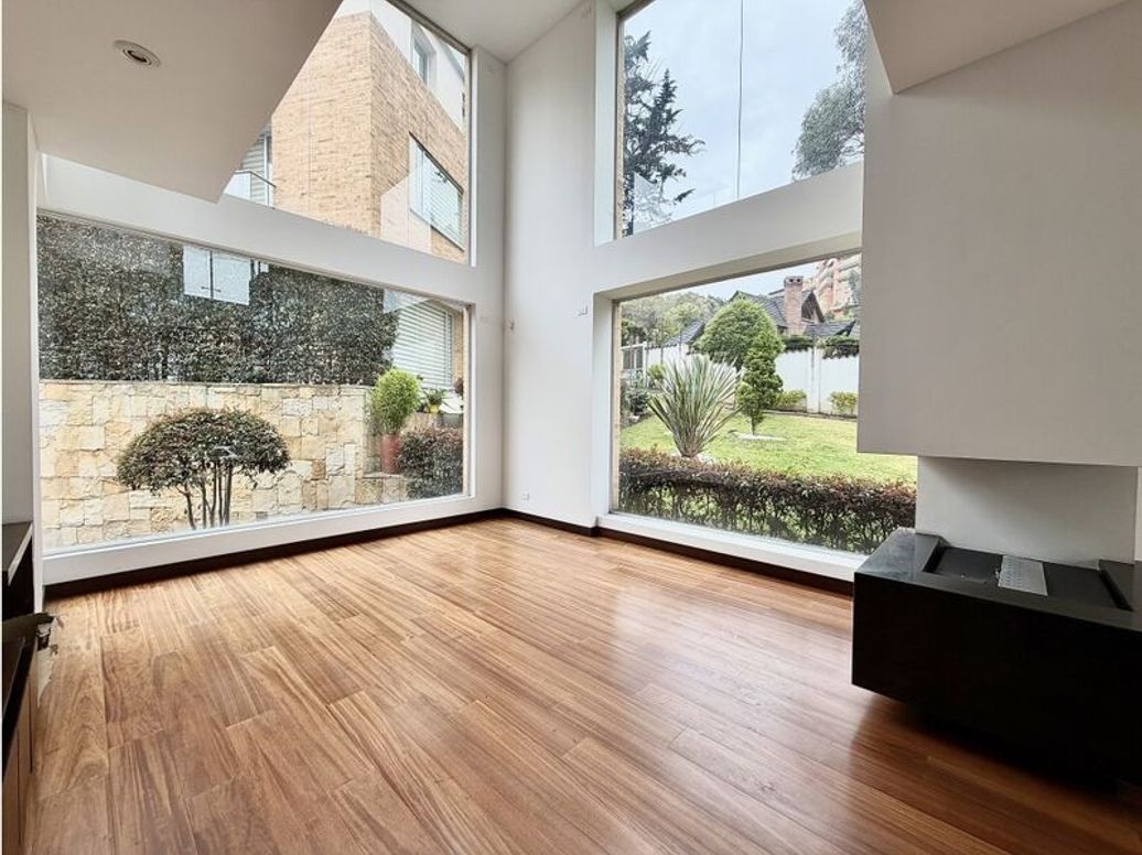 Casa de 3 alcobas en venta en Niza Suba, Bogotá, 338 m² · foto 2 de 20
