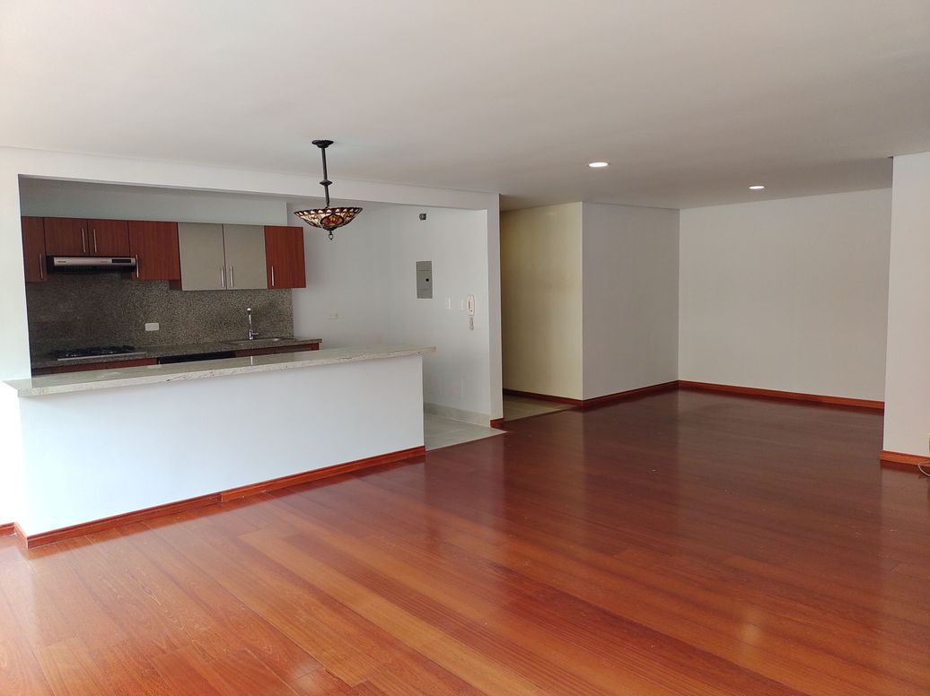 Apartamento de 2 alcobas en arriendo en Santa Ana Occidental, Bogotá, 105 m² · foto 2 de 20