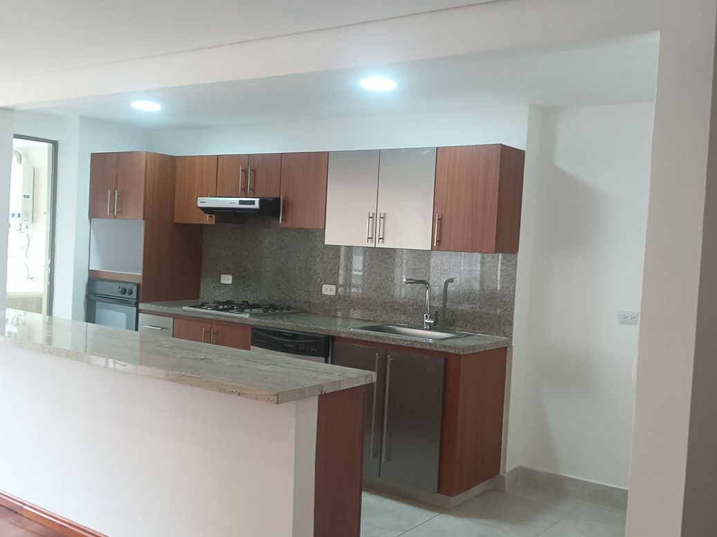 Apartamento de 2 alcobas en arriendo en Santa Ana Occidental, Bogotá, 105 m² · foto 3 de 20