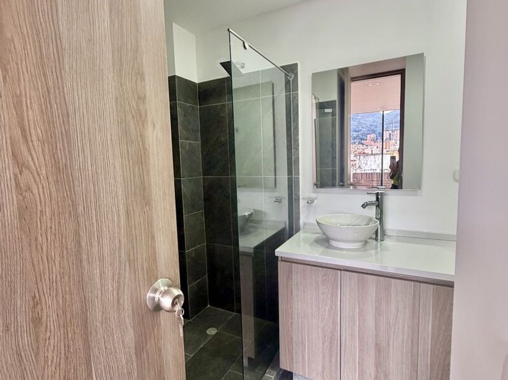 Apartamento de 1 alcoba en venta en Sears, Bogotá, 48 m² · foto 4 de 5