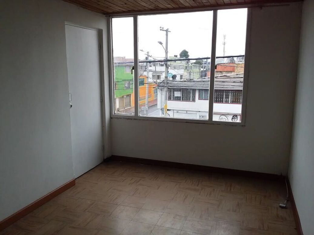 Casa de 8 alcobas en venta en Molinos Del Viento, Bogotá, 256 m² · foto 3 de 17